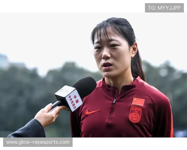 女足球星赠送袜子背后的故事和那份特别的心意是谁送出的