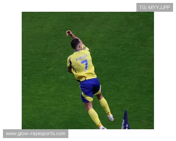 足球星片：探索足球世界的珍贵瞬间与球员背后的故事